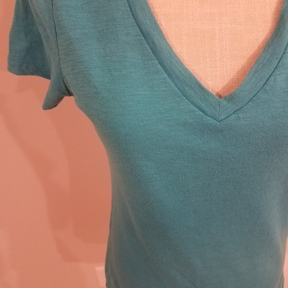 3/$15 Mossimo Turquoise Tee M - Picture 2 of 8